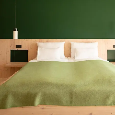 Hotel Neusacherhof 4*