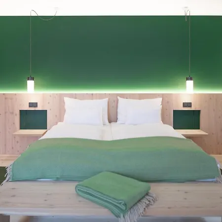 Neusacherhof 4*