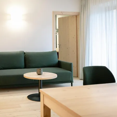Neusacherhof Hotel 4*