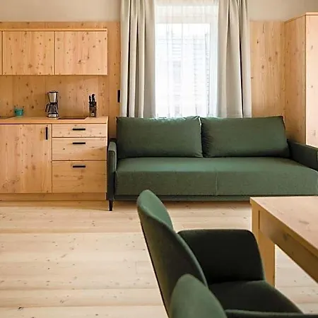 Neusacherhof 4*
