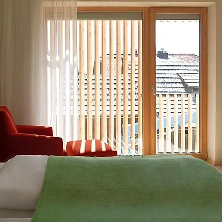 فندق Neusacherhof 4*
