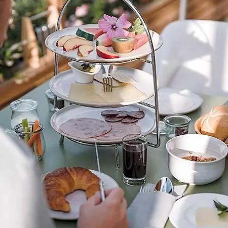 Hotel Neusacherhof 4*