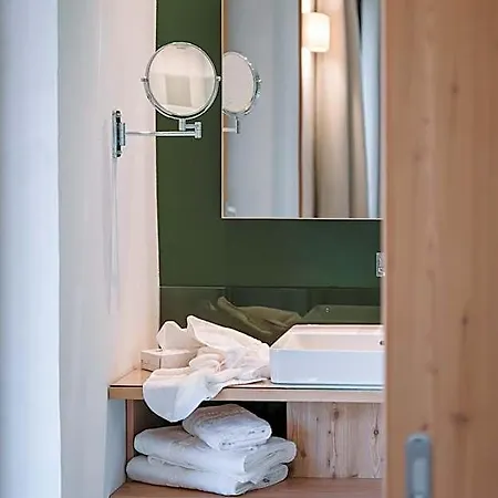 Hotel Neusacherhof 4*