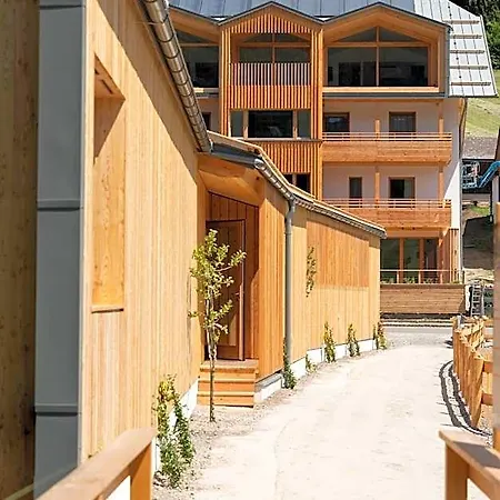 Neusacherhof 4*